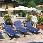 Hotell Carrara Serina (Lombardy)