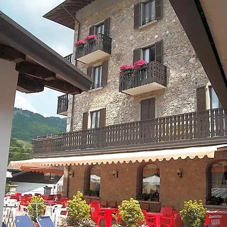 Hotel Carrara 3*