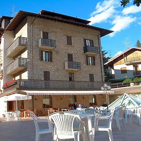 Carrara 3*