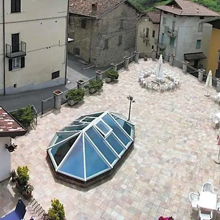 Carrara 3*