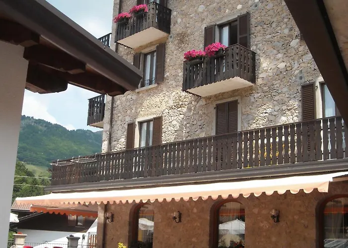 Carrara 3* Serina (Lombardy)